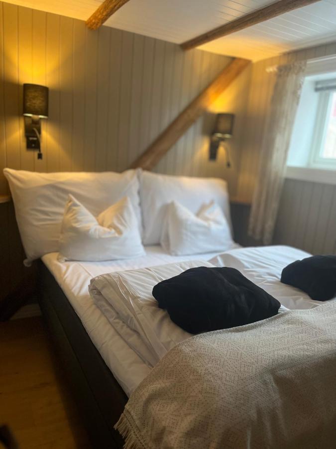 Lofoten Suite Apartments - Rostad Retro Rorbuer Reine Exteriér fotografie