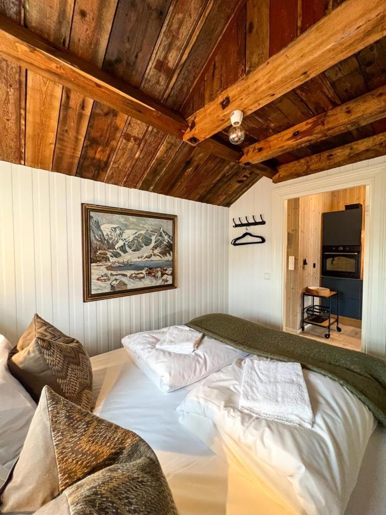 Lofoten Suite Apartments - Rostad Retro Rorbuer Reine Exteriér fotografie