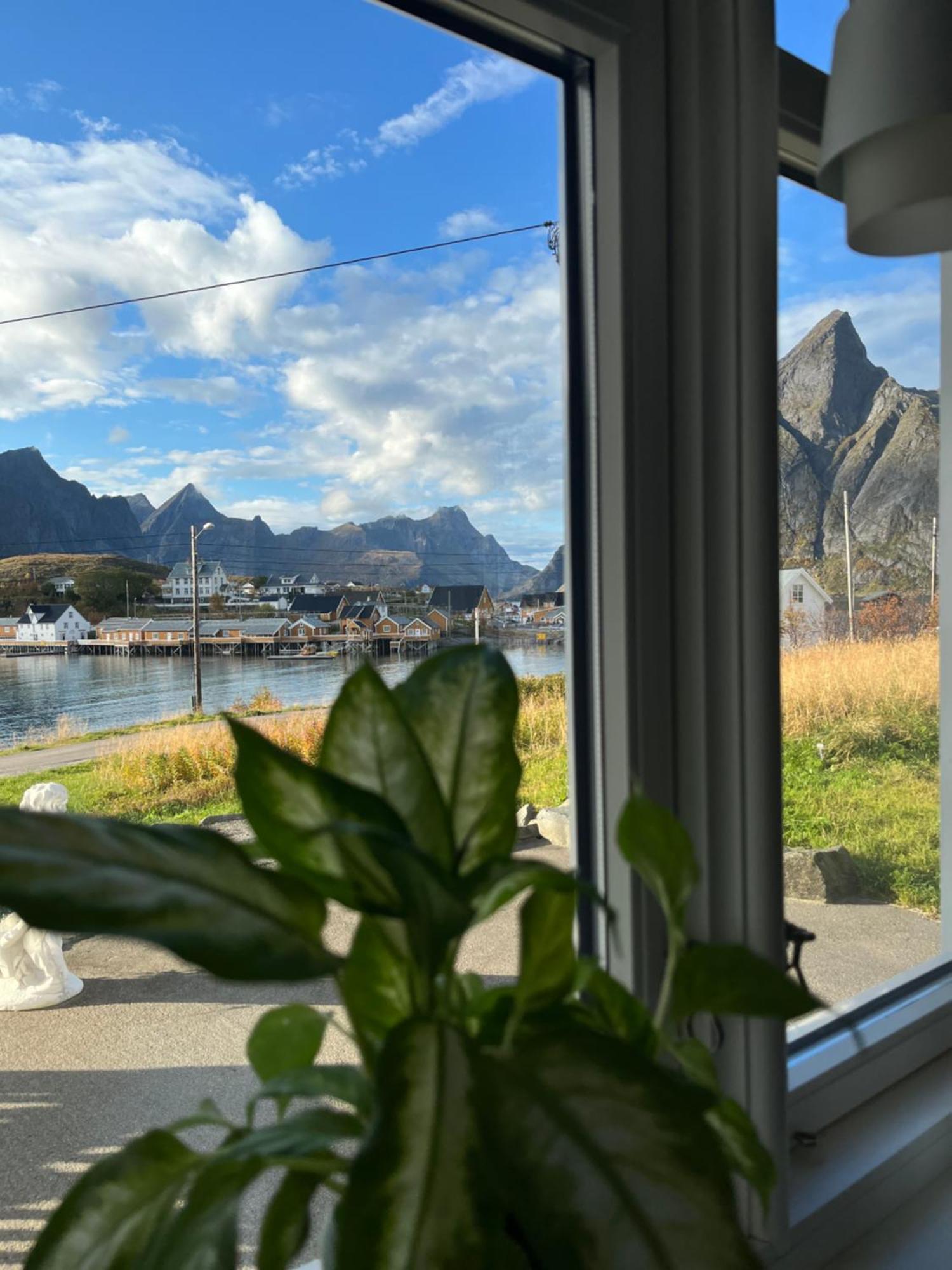 Lofoten Suite Apartments - Rostad Retro Rorbuer Reine Exteriér fotografie
